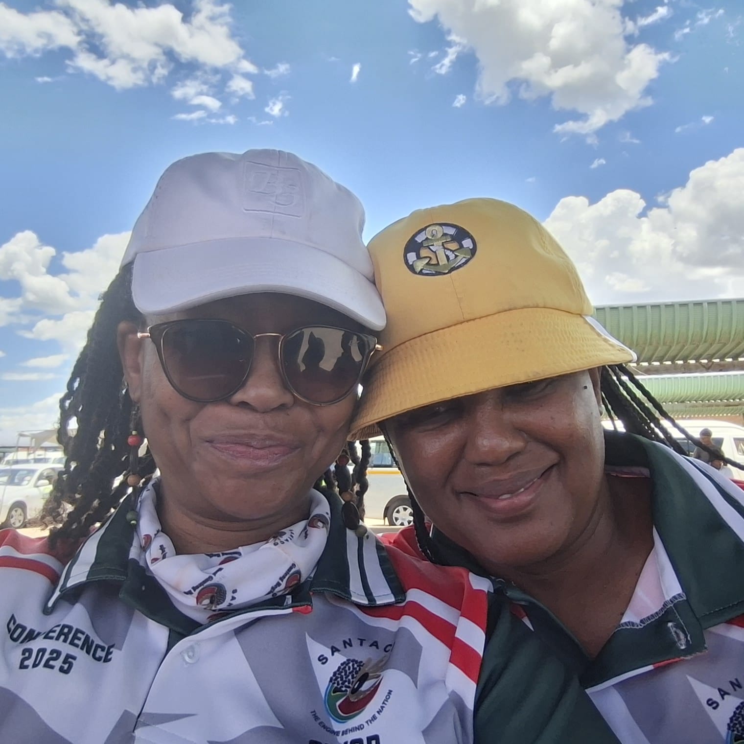 SANTACO Sisters - Conference Selfie